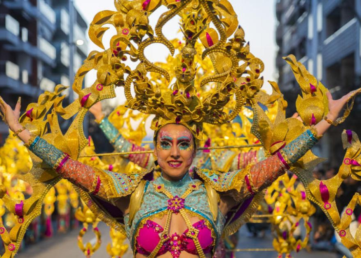 Gran Carnaval de Reus Restaurante Mas Comelles Museo de las Botellas (Bcn-Vallès)
