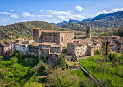 Santa Pau medieval y la Vall d’en Bas (Bcn-Granollers)